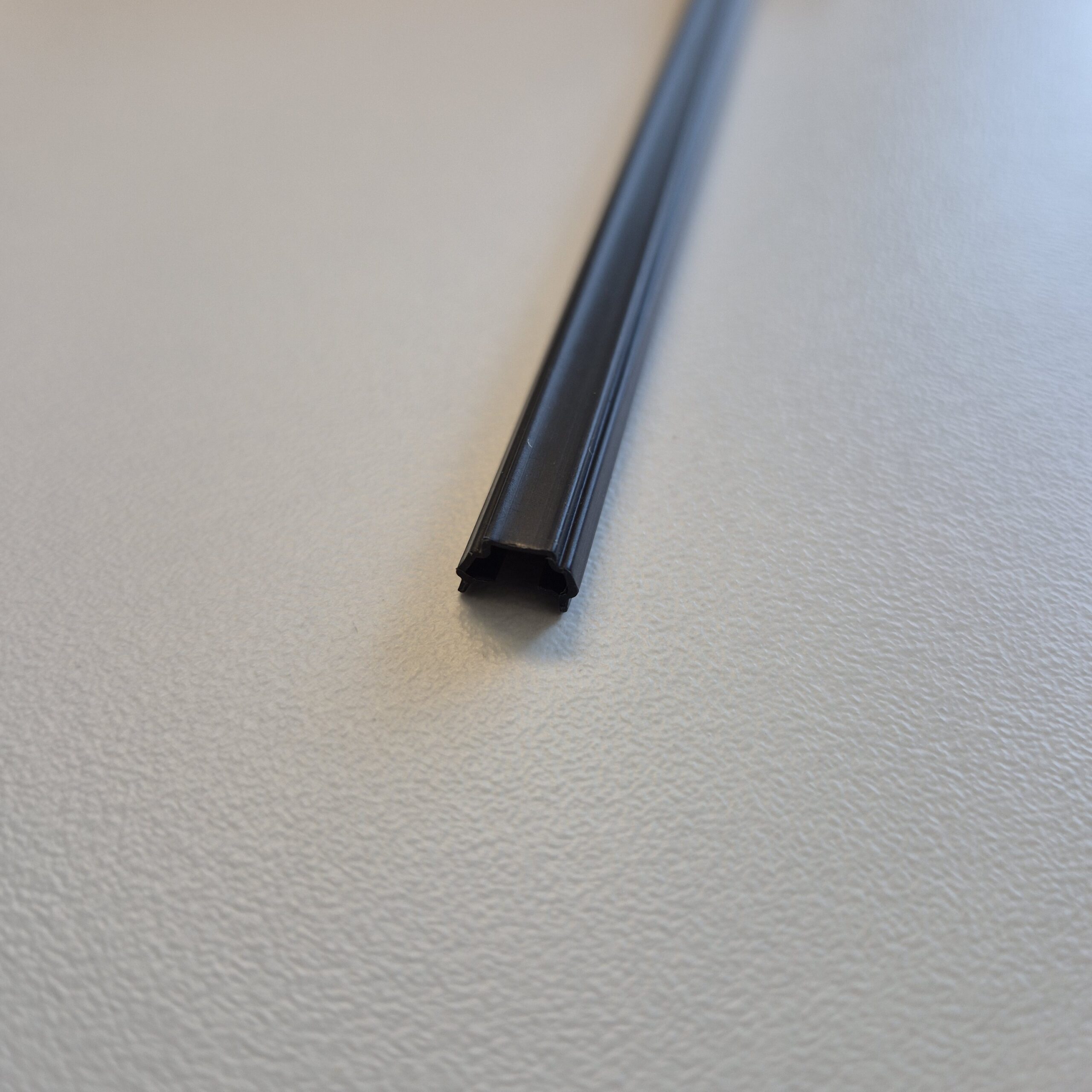 Abdeck- und Einfassprofil Nut 6 mm - Kunststoff, schwarz – Bild 2